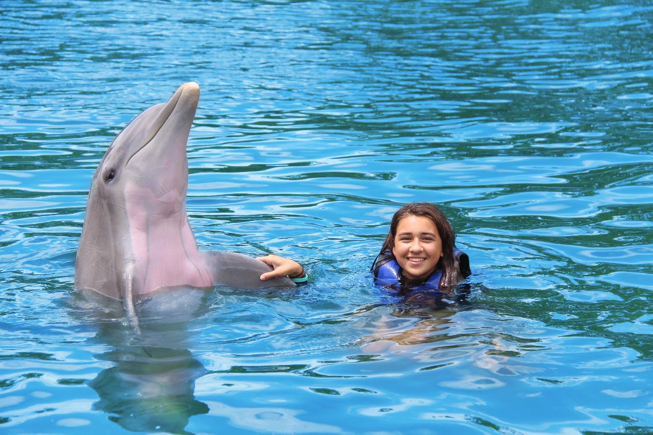 DOL_Girl_Swimming_With_Dolphin